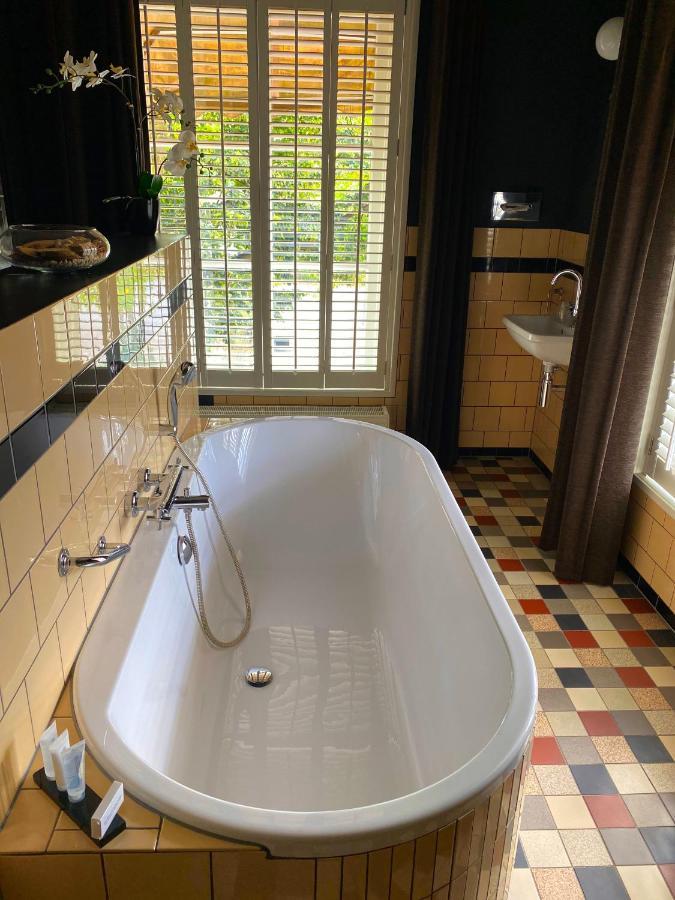 Hotel Nijver Гелдроп Екстериор снимка