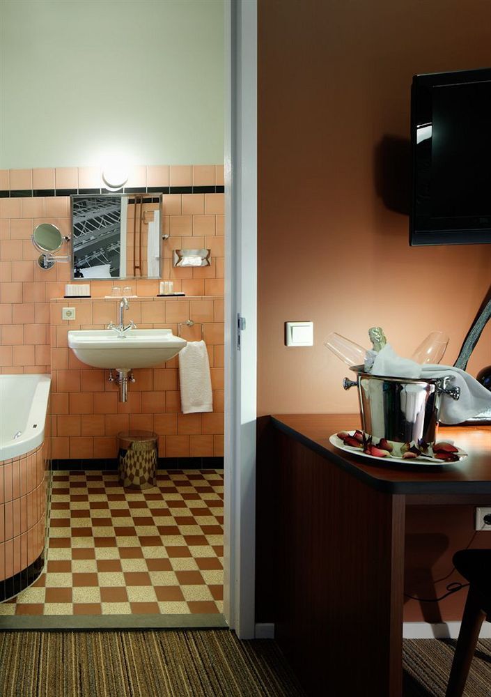 Hotel Nijver Гелдроп Екстериор снимка