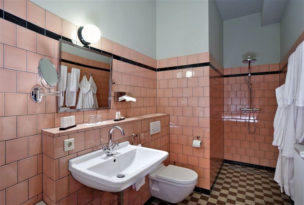Hotel Nijver Гелдроп Екстериор снимка